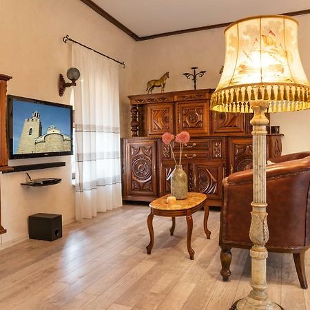Historic Apartment In The Heart Of The City Veliko Turnovo Bagian luar foto