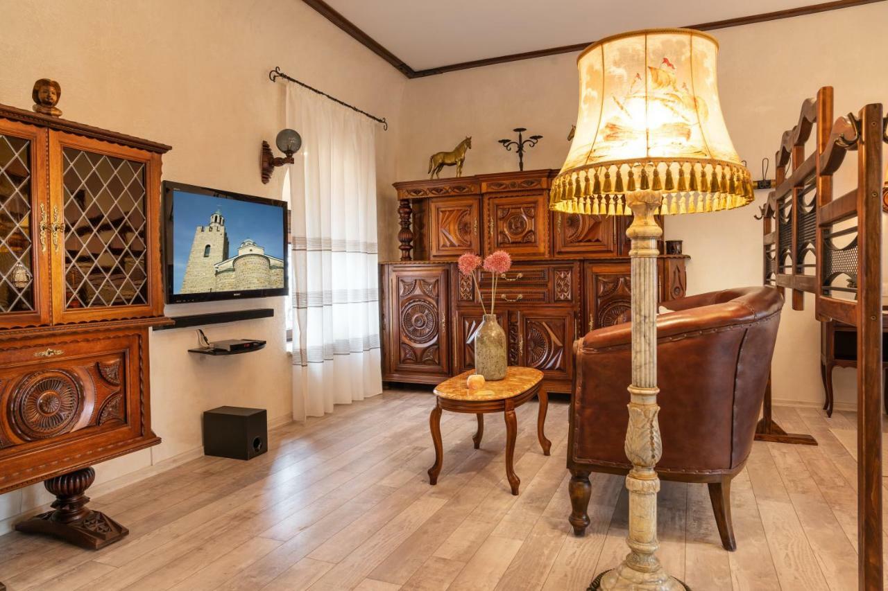 Historic Apartment In The Heart Of The City Veliko Turnovo Bagian luar foto