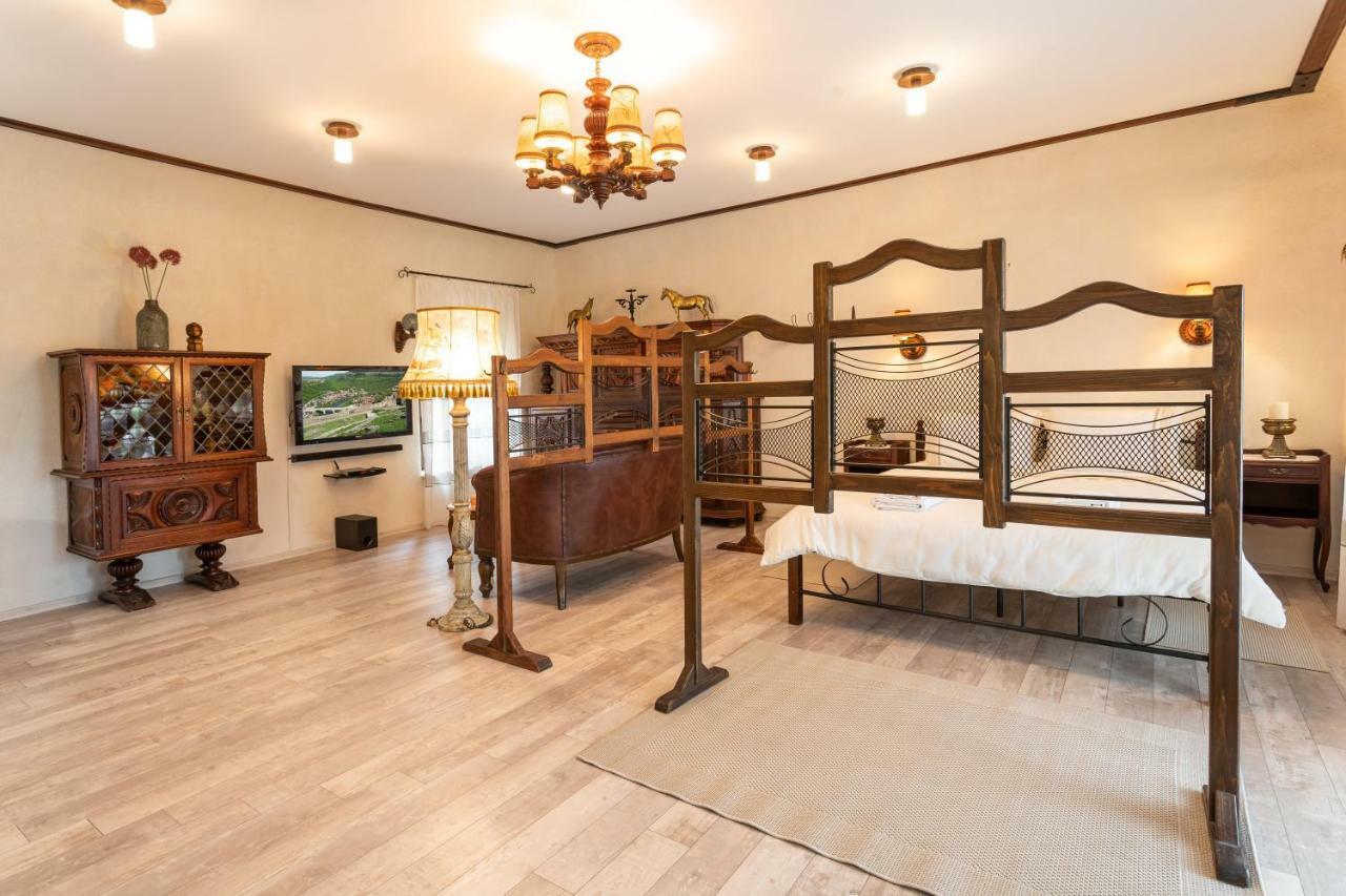 Historic Apartment In The Heart Of The City Veliko Turnovo Bagian luar foto